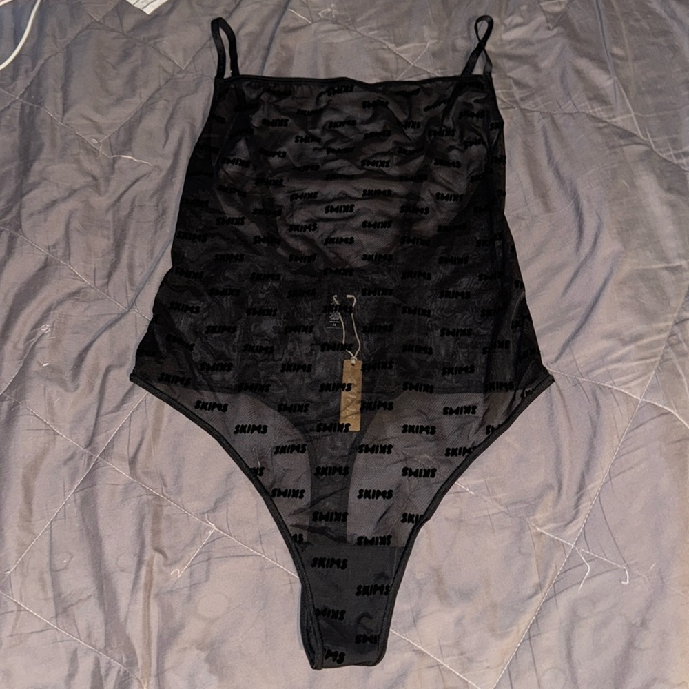 SKIMS AFTER HOUR CAMI BODYSUIT